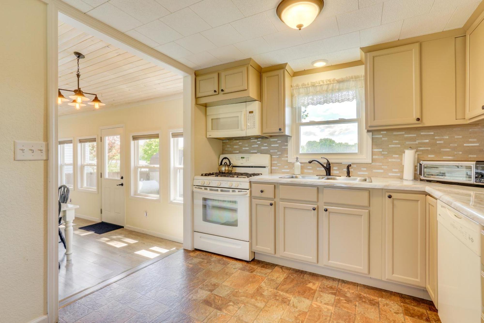 Howe Retreat With Fire Pit And Private Boat Dock! Exterior foto
