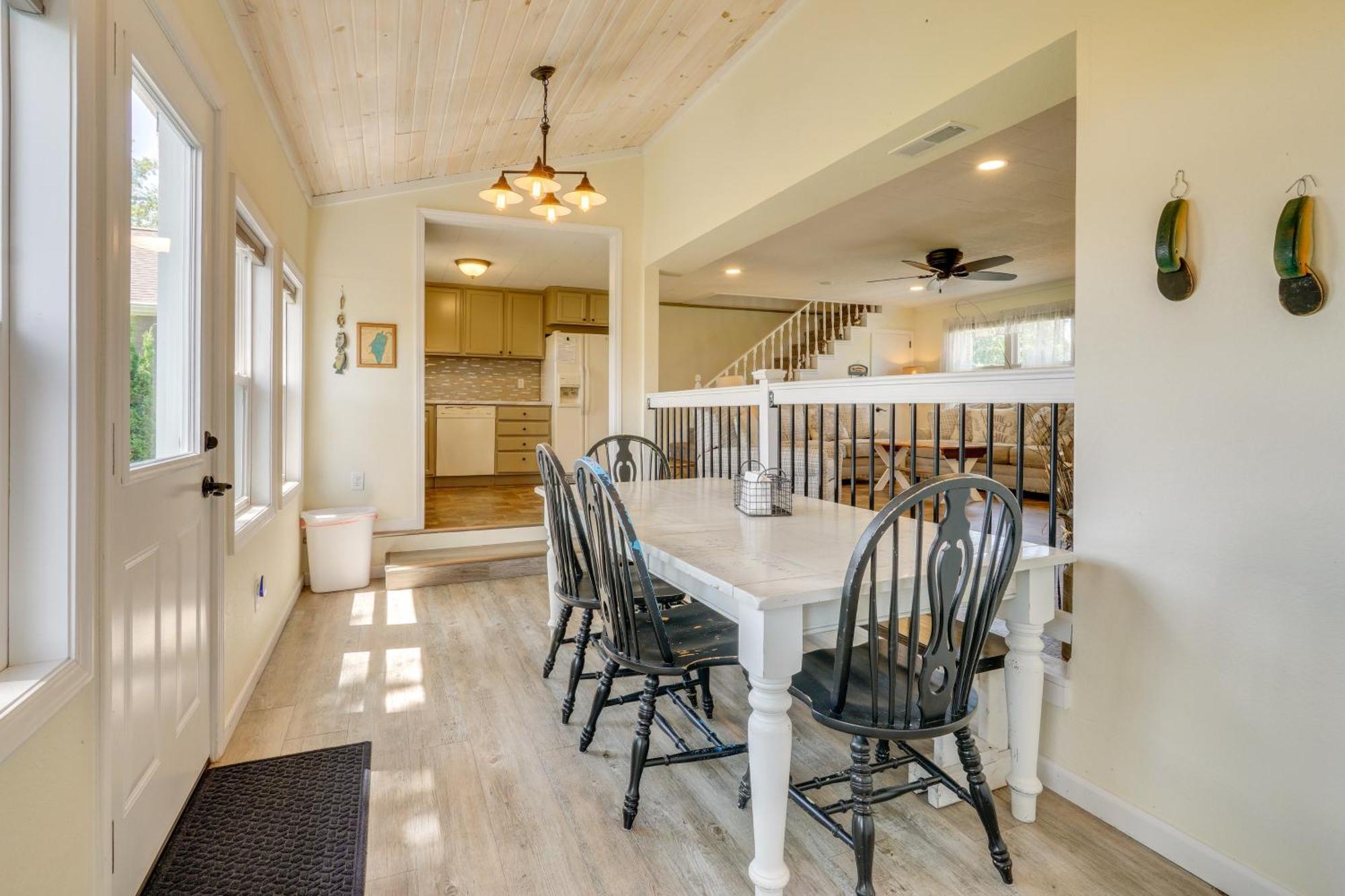 Howe Retreat With Fire Pit And Private Boat Dock! Exterior foto