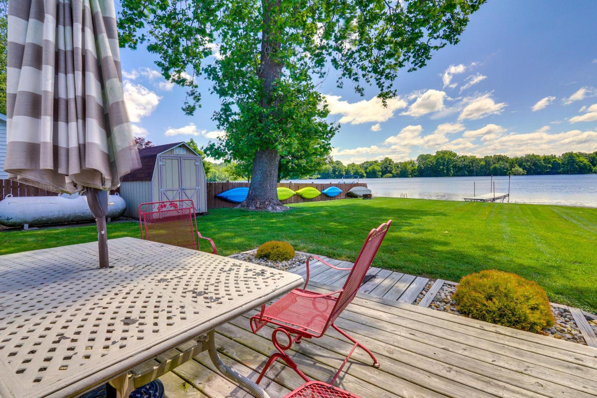 Howe Retreat With Fire Pit And Private Boat Dock! Exterior foto